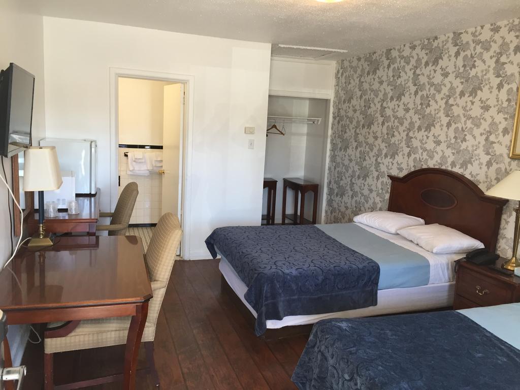 Stardust Motel Ottawa Room photo