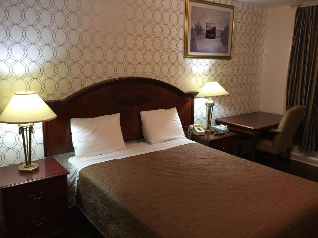 Stardust Motel Ottawa Room photo
