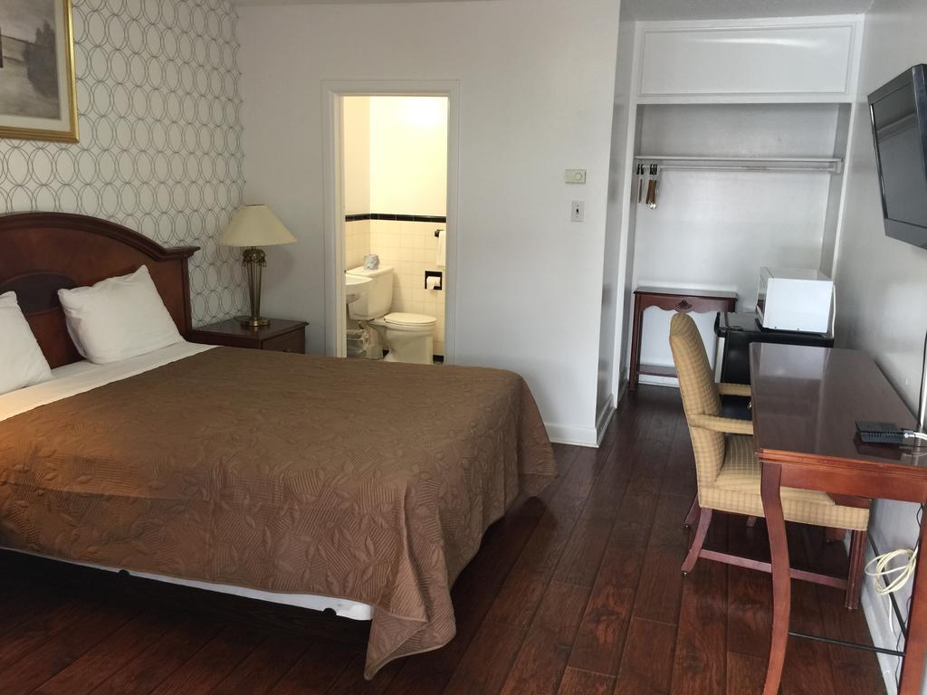 Stardust Motel Ottawa Room photo