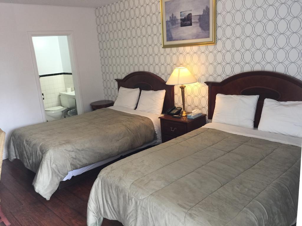 Stardust Motel Ottawa Room photo