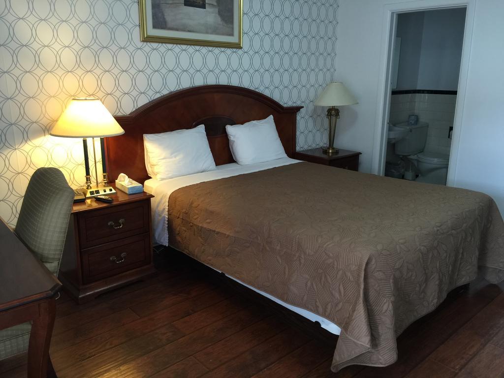 Stardust Motel Ottawa Room photo